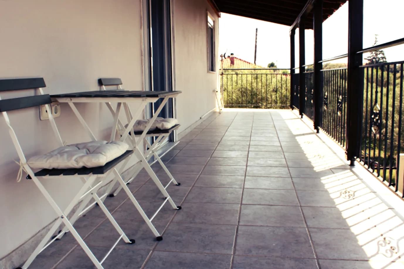 Balcon privat cu vedere la mare și apus