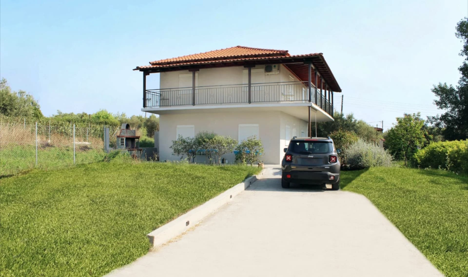 Grădină privată sigură pentru copii și grătar în familie în Potidea Halkidiki