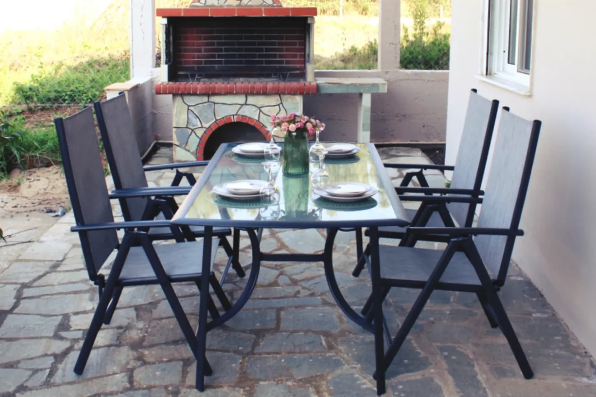 Grădină privată sigură pentru copii și grătar în familie în Potidea Halkidiki