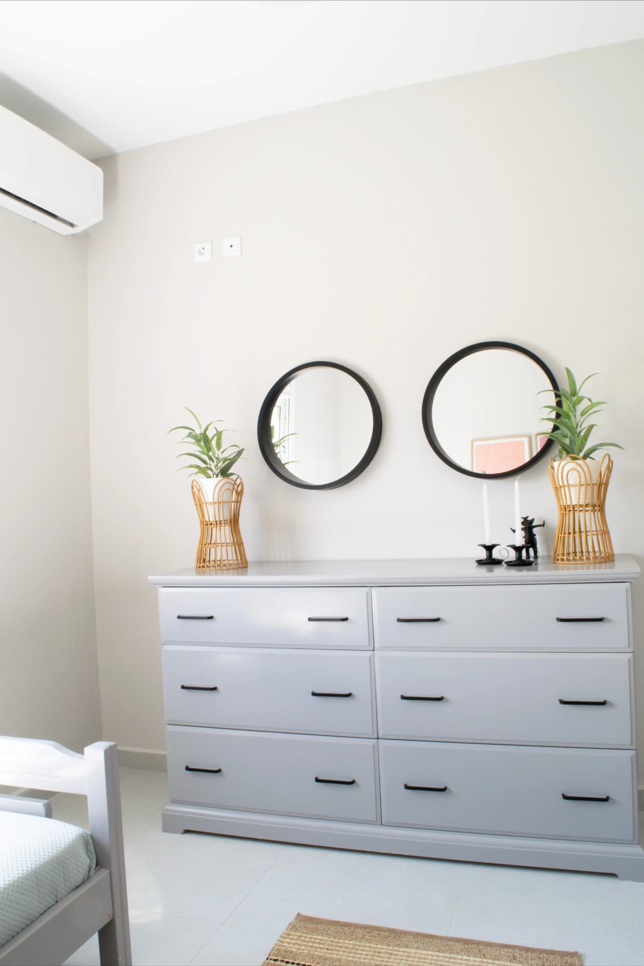 Dormitor de familie confortabil cu paturi twin pentru copii