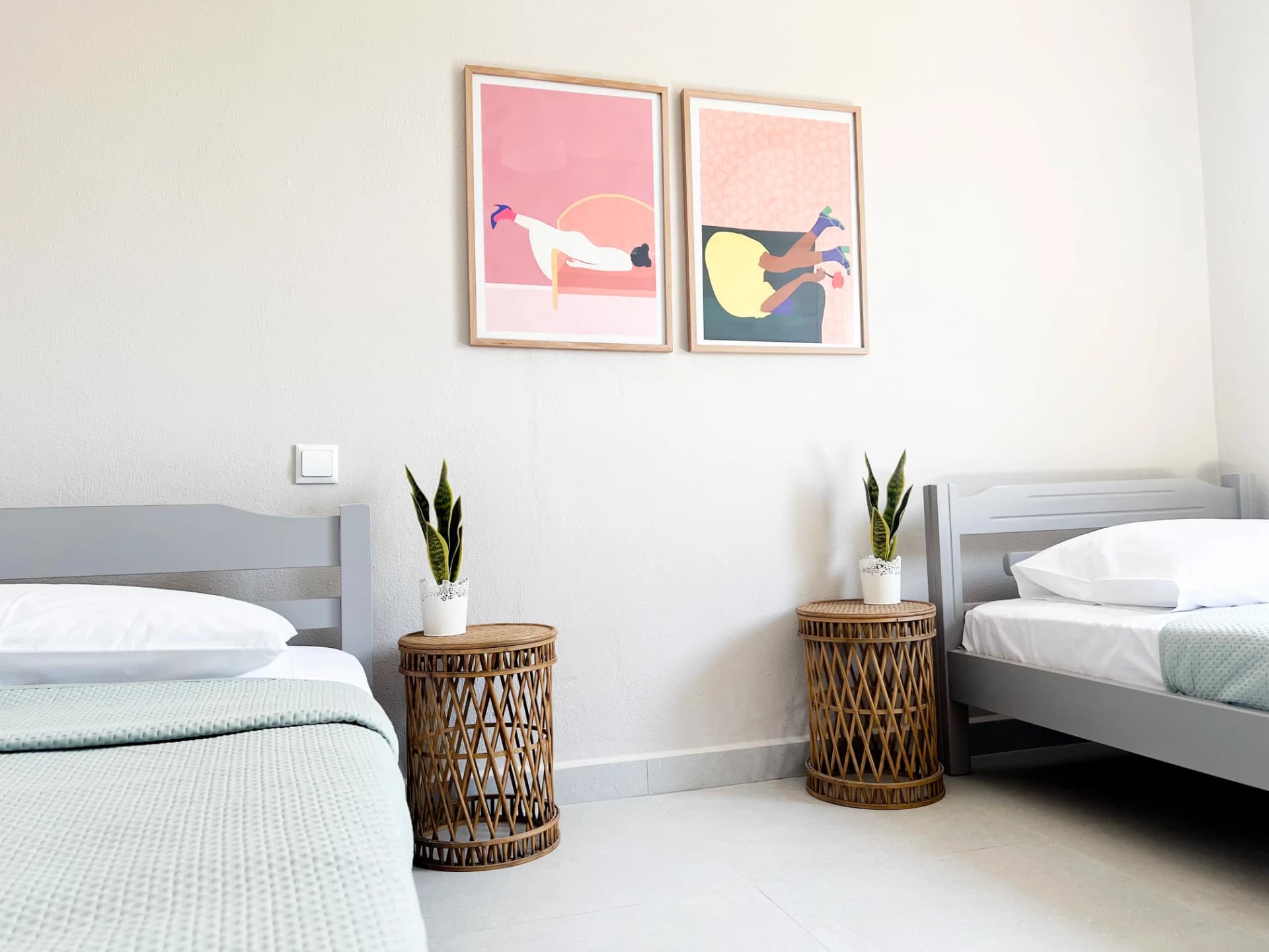 Dormitor de familie confortabil cu paturi twin pentru copii