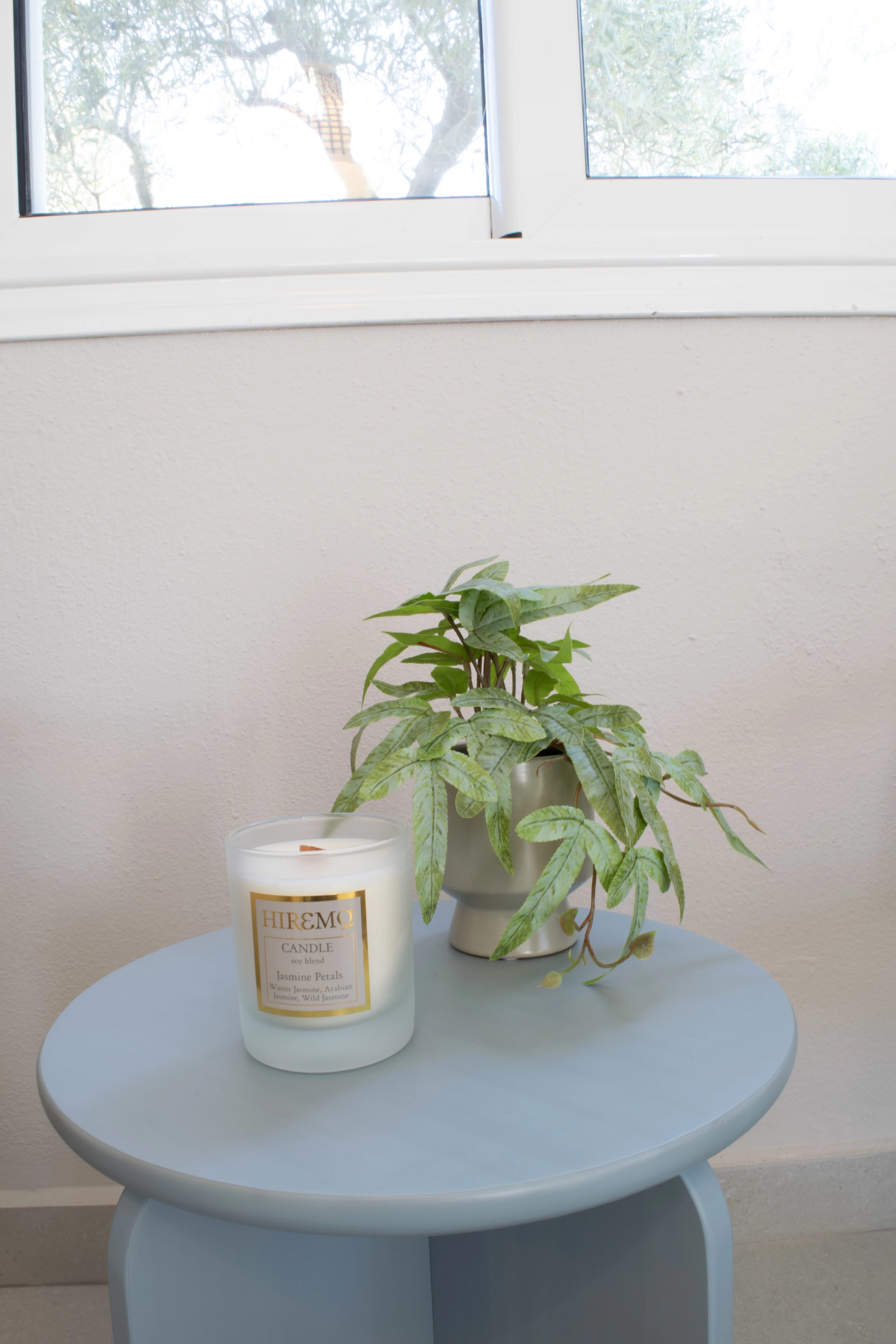 Zonă mare de living la parter pentru relaxare și odihnă în familie